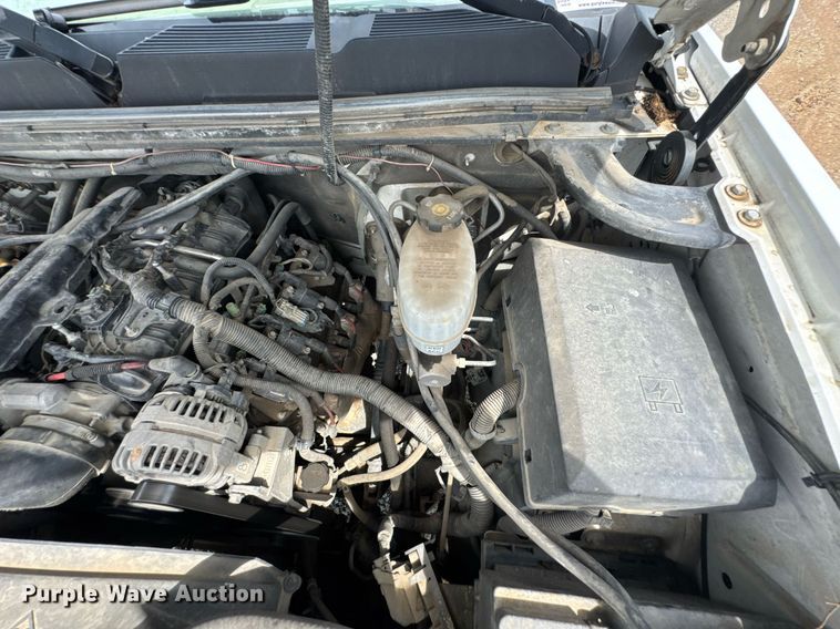 image for item DU9224 2007 Chevrolet Silverado 3500HD flatbed pickup truck