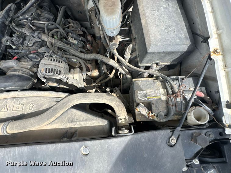 image for item DU9224 2007 Chevrolet Silverado 3500HD flatbed pickup truck