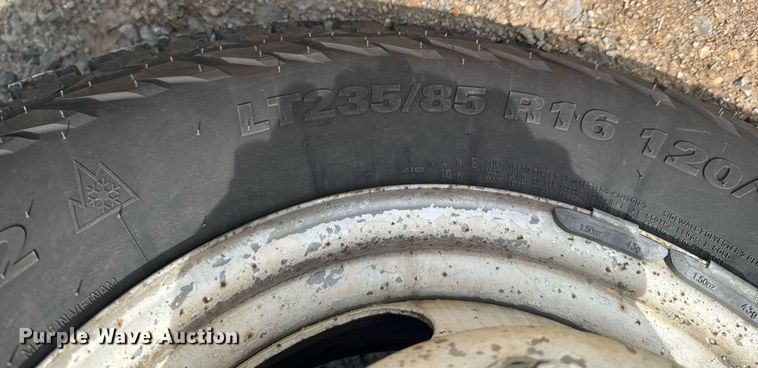 image for item DU9224 2007 Chevrolet Silverado 3500HD flatbed pickup truck