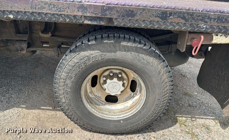 image for item DU9224 2007 Chevrolet Silverado 3500HD flatbed pickup truck