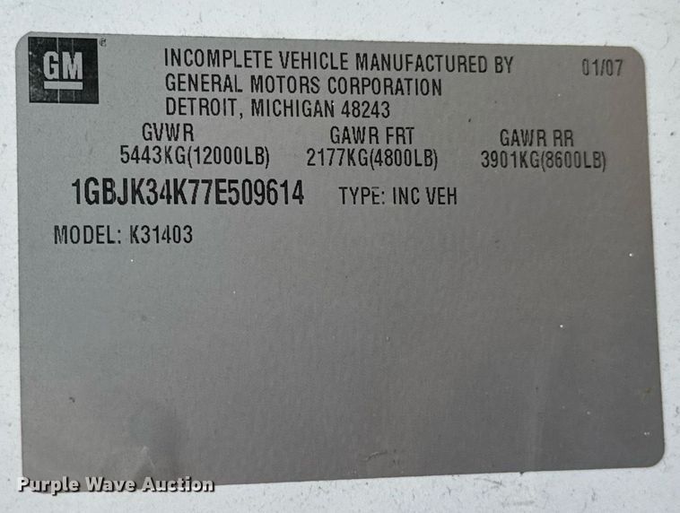 image for item DU9224 2007 Chevrolet Silverado 3500HD flatbed pickup truck