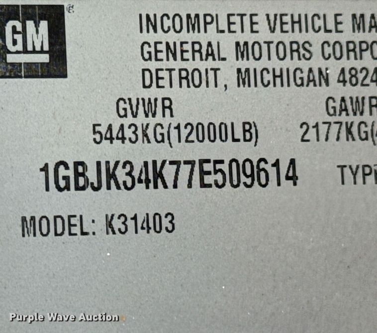 image for item DU9224 2007 Chevrolet Silverado 3500HD flatbed pickup truck