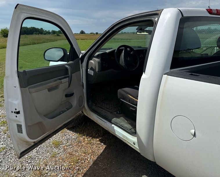 image for item DU9225 2011 Chevrolet Silverado 1500 pickup truck
