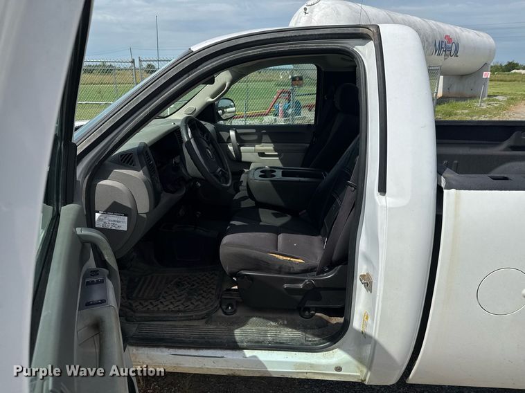 image for item DU9225 2011 Chevrolet Silverado 1500 pickup truck