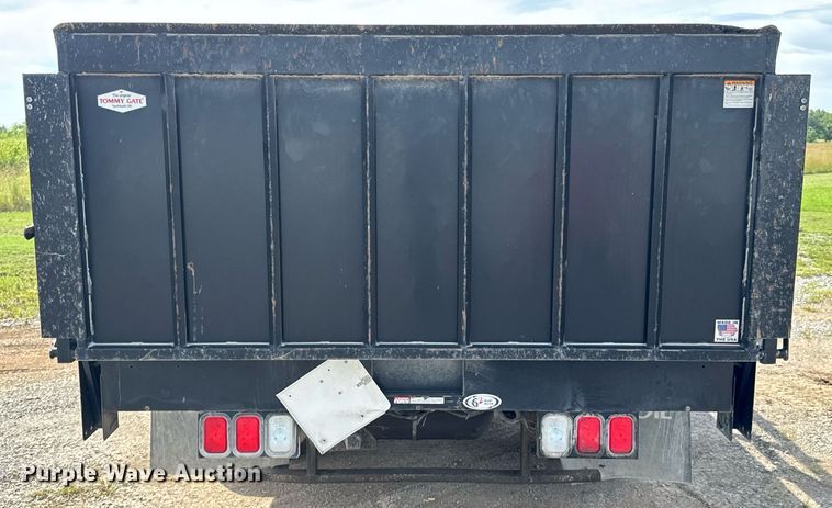 image for item DU9228 2006 Chevrolet Silverado 3500 flatbed pickup truck