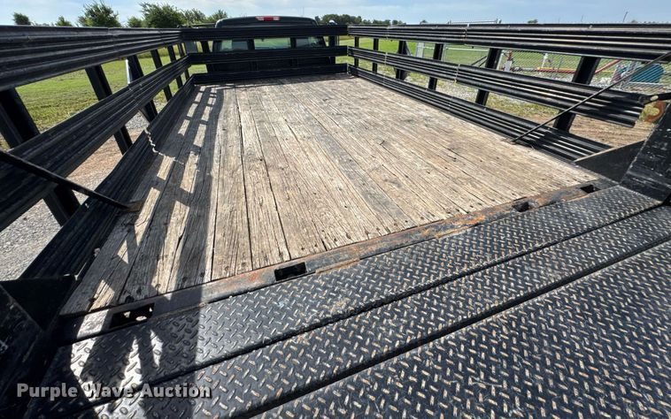 image for item DU9228 2006 Chevrolet Silverado 3500 flatbed pickup truck