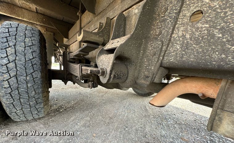 image for item DU9228 2006 Chevrolet Silverado 3500 flatbed pickup truck