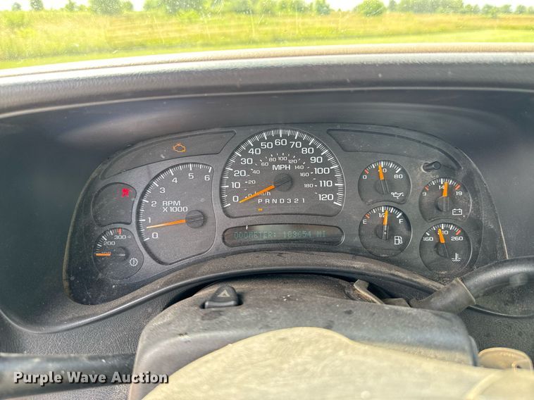 image for item DU9228 2006 Chevrolet Silverado 3500 flatbed pickup truck