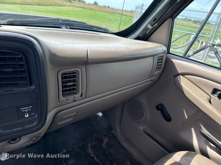 image for item DU9228 2006 Chevrolet Silverado 3500 flatbed pickup truck