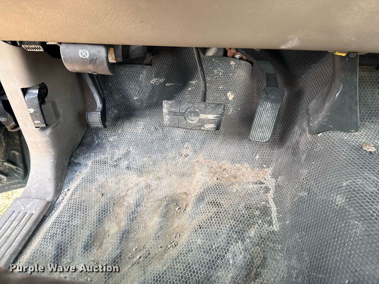 image for item DU9228 2006 Chevrolet Silverado 3500 flatbed pickup truck