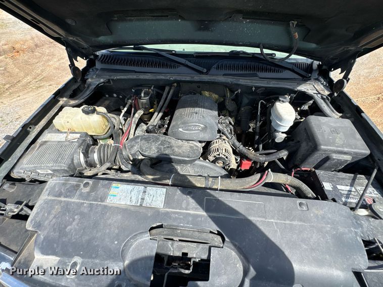 image for item DU9228 2006 Chevrolet Silverado 3500 flatbed pickup truck