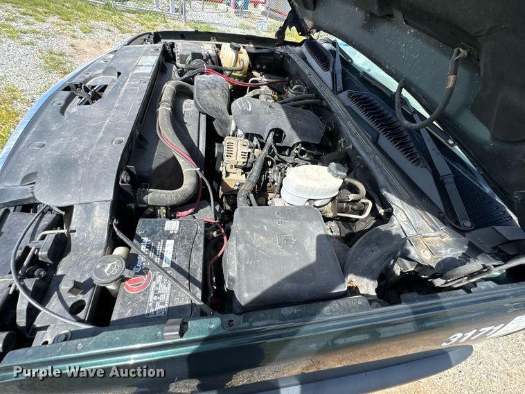 image for item DU9228 2006 Chevrolet Silverado 3500 flatbed pickup truck