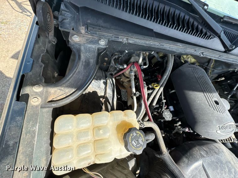 image for item DU9228 2006 Chevrolet Silverado 3500 flatbed pickup truck