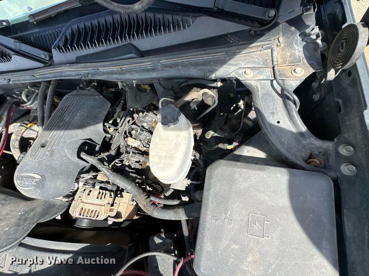 image for item DU9228 2006 Chevrolet Silverado 3500 flatbed pickup truck