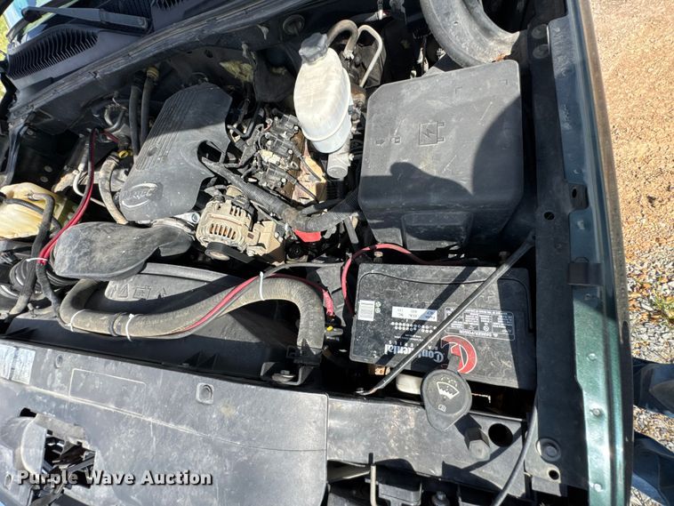 image for item DU9228 2006 Chevrolet Silverado 3500 flatbed pickup truck