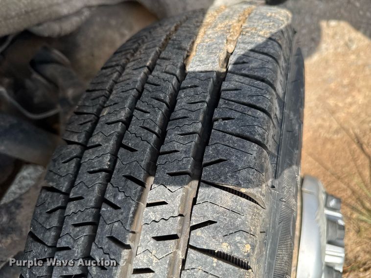 image for item DU9228 2006 Chevrolet Silverado 3500 flatbed pickup truck