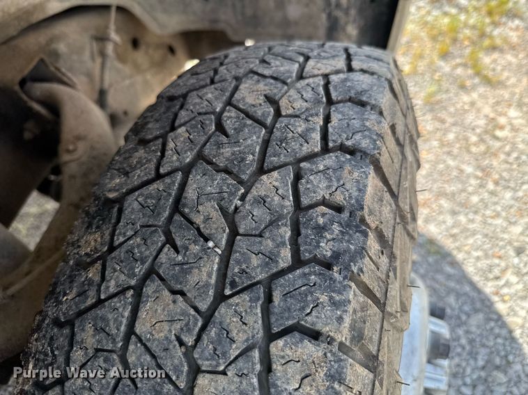 image for item DU9228 2006 Chevrolet Silverado 3500 flatbed pickup truck