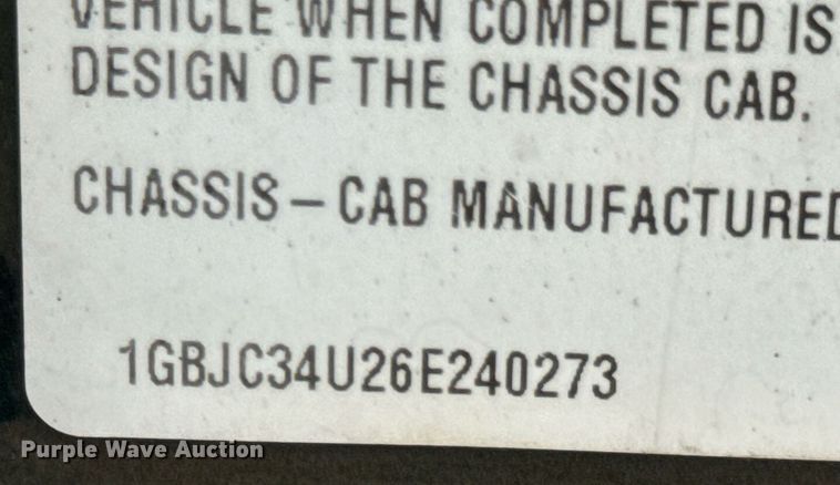 image for item DU9228 2006 Chevrolet Silverado 3500 flatbed pickup truck