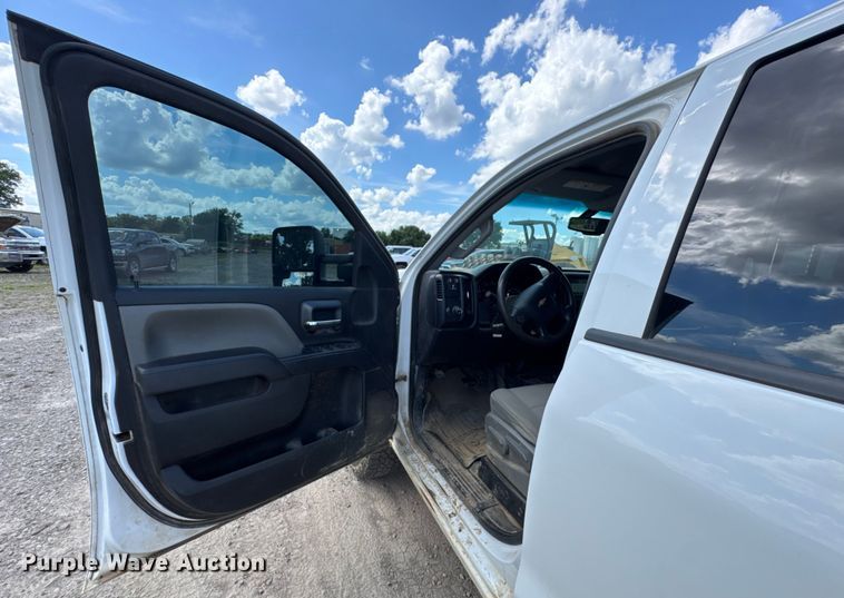 image for item DU9240 2019 Chevrolet Silverado 2500HD Crew Cab pickup truck