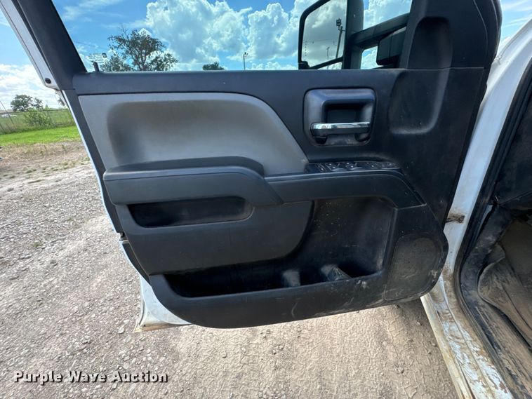 image for item DU9240 2019 Chevrolet Silverado 2500HD Crew Cab pickup truck