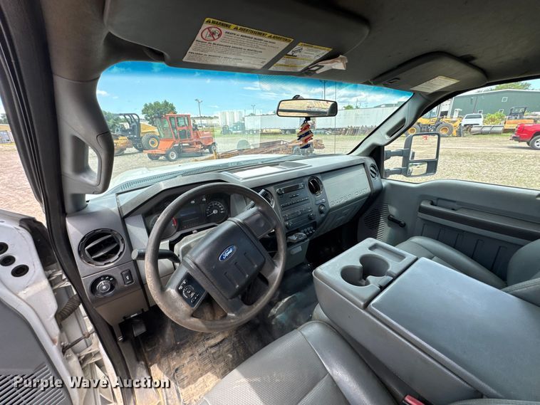 image for item DU9241 2013 Ford F550 flatbed truck