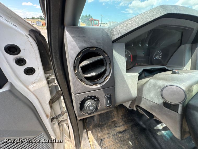 image for item DU9241 2013 Ford F550 flatbed truck