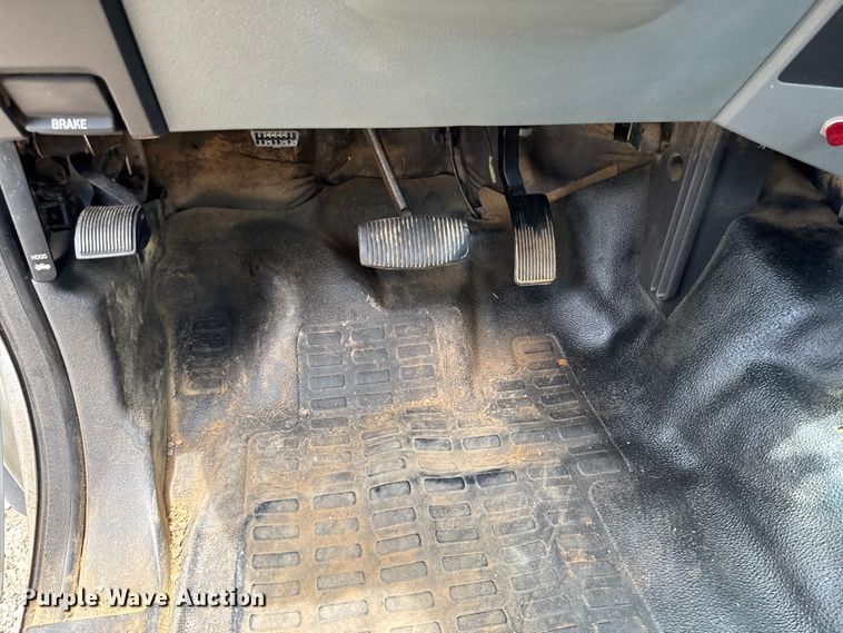 image for item DU9241 2013 Ford F550 flatbed truck