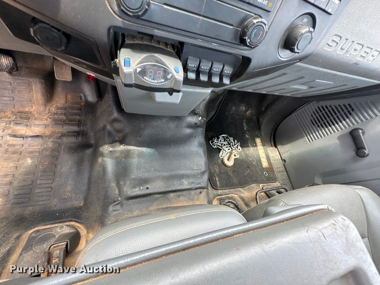 image for item DU9241 2013 Ford F550 flatbed truck