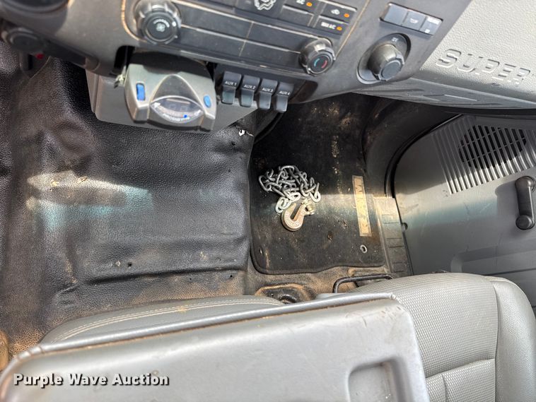 image for item DU9241 2013 Ford F550 flatbed truck