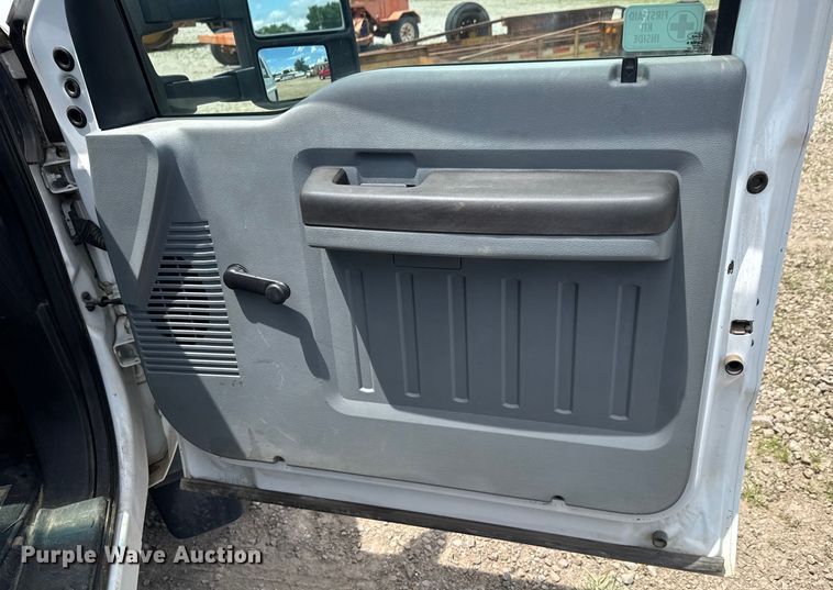 image for item DU9241 2013 Ford F550 flatbed truck