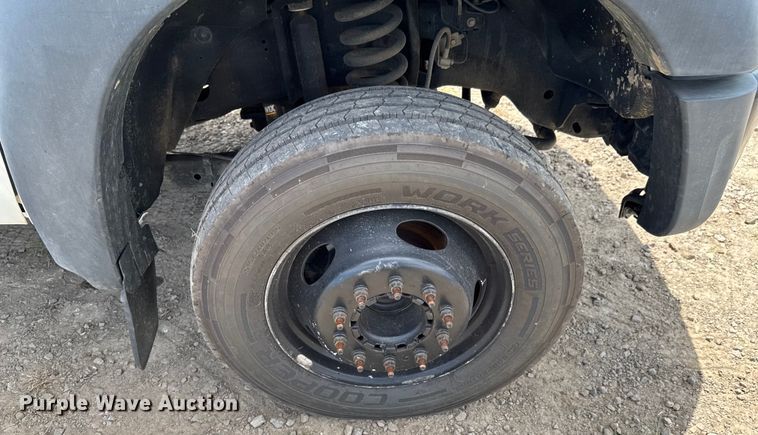 image for item DU9241 2013 Ford F550 flatbed truck