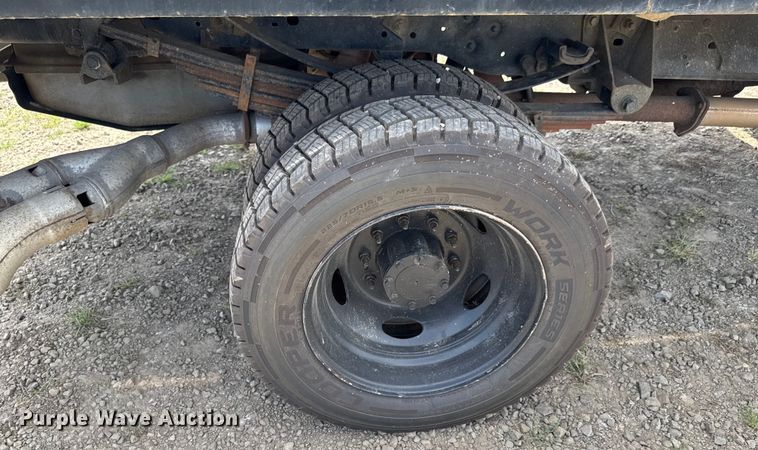 image for item DU9241 2013 Ford F550 flatbed truck