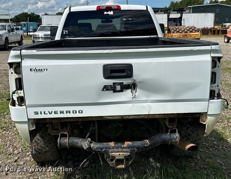 image for item DU9242 2015 Chevrolet Silverado 2500HD Crew Cab pickup truck