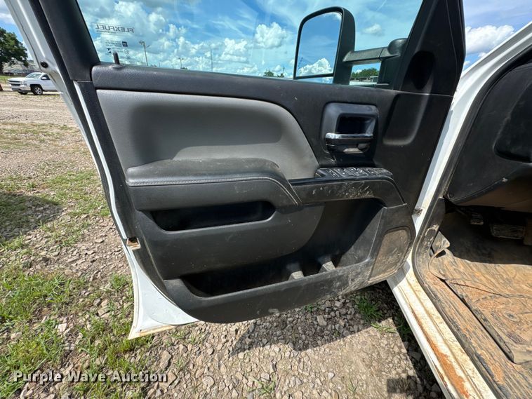 image for item DU9242 2015 Chevrolet Silverado 2500HD Crew Cab pickup truck