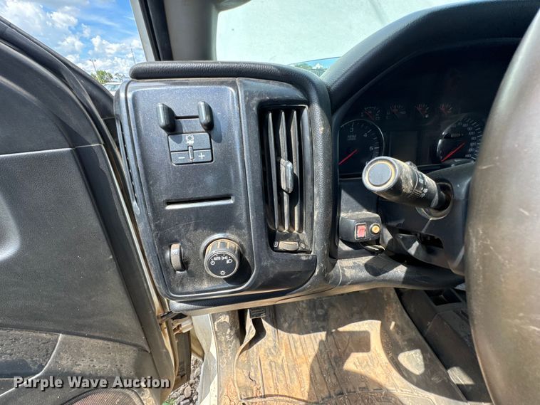 image for item DU9242 2015 Chevrolet Silverado 2500HD Crew Cab pickup truck