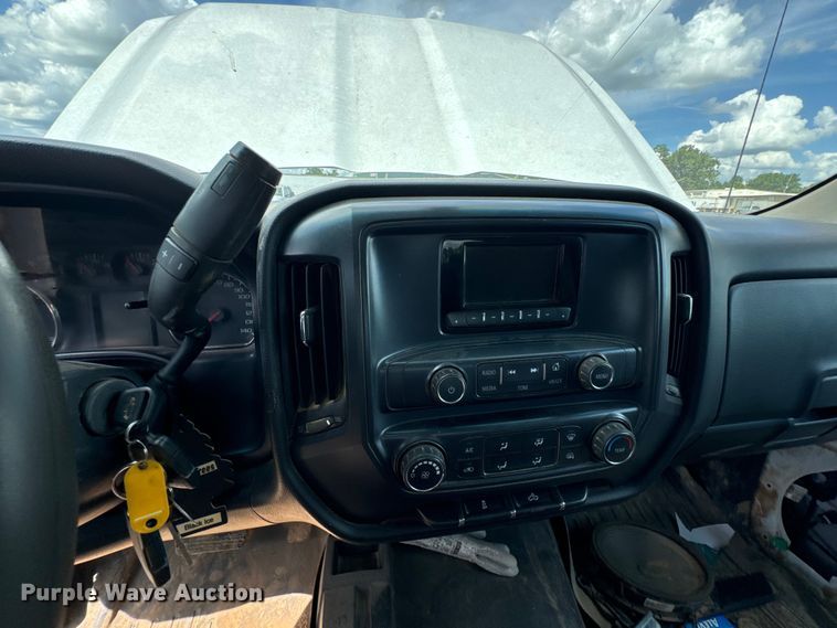 image for item DU9242 2015 Chevrolet Silverado 2500HD Crew Cab pickup truck