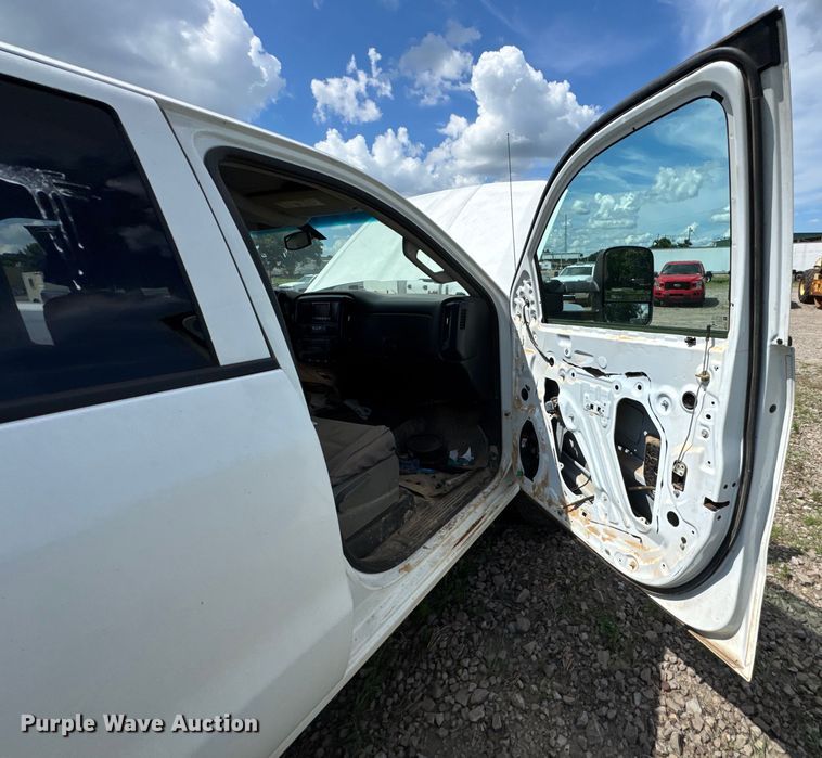 image for item DU9242 2015 Chevrolet Silverado 2500HD Crew Cab pickup truck