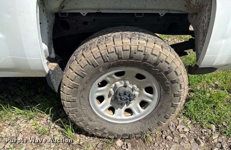 image for item DU9242 2015 Chevrolet Silverado 2500HD Crew Cab pickup truck