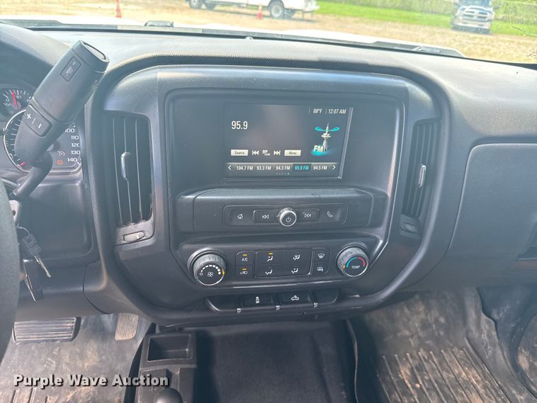 image for item DU9250 2017 Chevrolet Silverado 1500 Crew Cab pickup truck