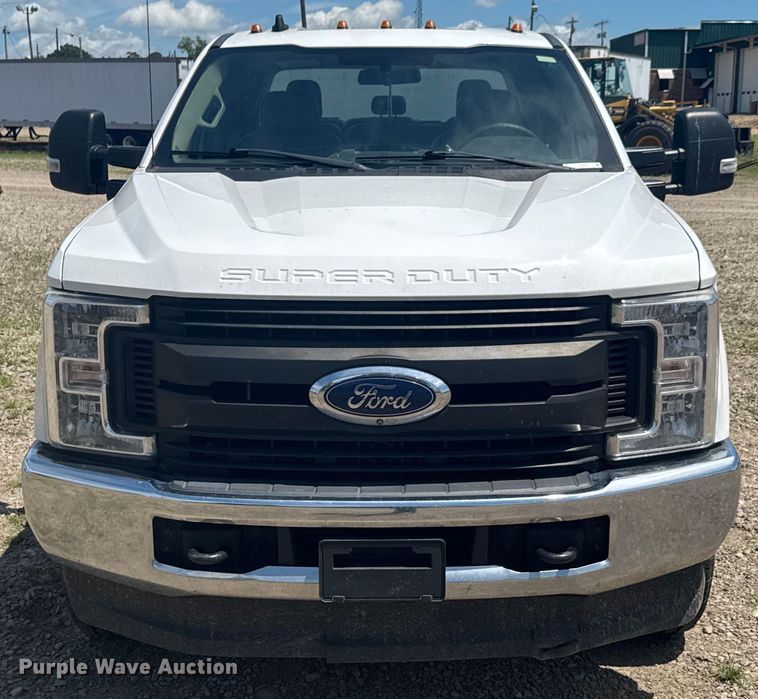 image for item DU9251 2019 Ford F250 Super Duty XL Crew Cab pickup truck