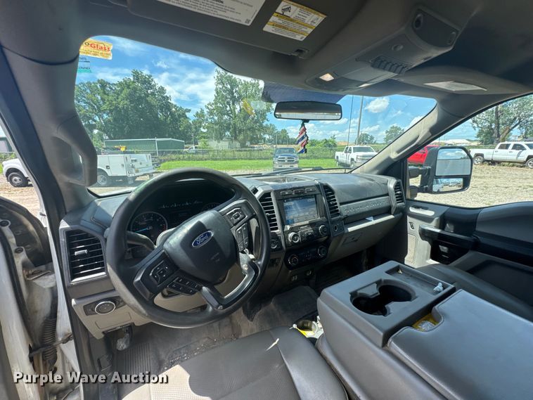 image for item DU9251 2019 Ford F250 Super Duty XL Crew Cab pickup truck