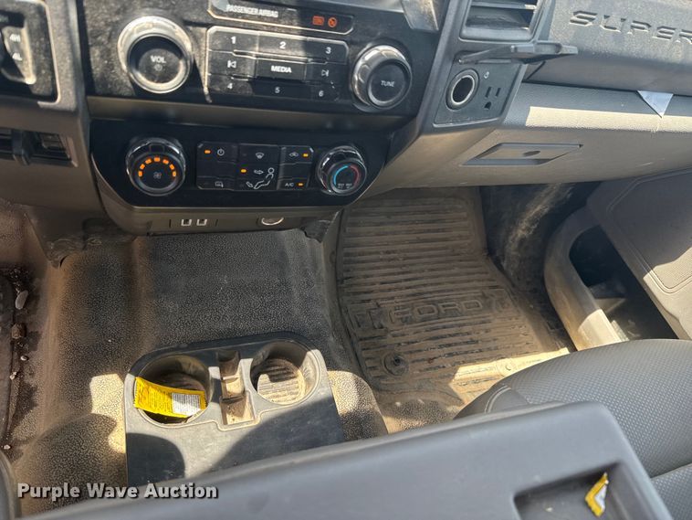 image for item DU9251 2019 Ford F250 Super Duty XL Crew Cab pickup truck