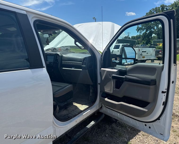 image for item DU9251 2019 Ford F250 Super Duty XL Crew Cab pickup truck