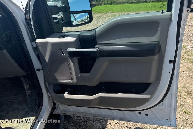 image for item DU9251 2019 Ford F250 Super Duty XL Crew Cab pickup truck