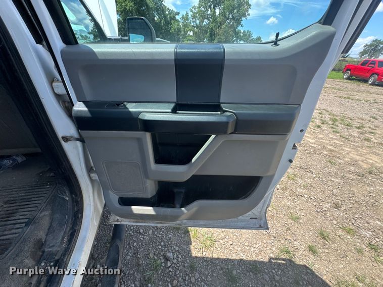 image for item DU9251 2019 Ford F250 Super Duty XL Crew Cab pickup truck