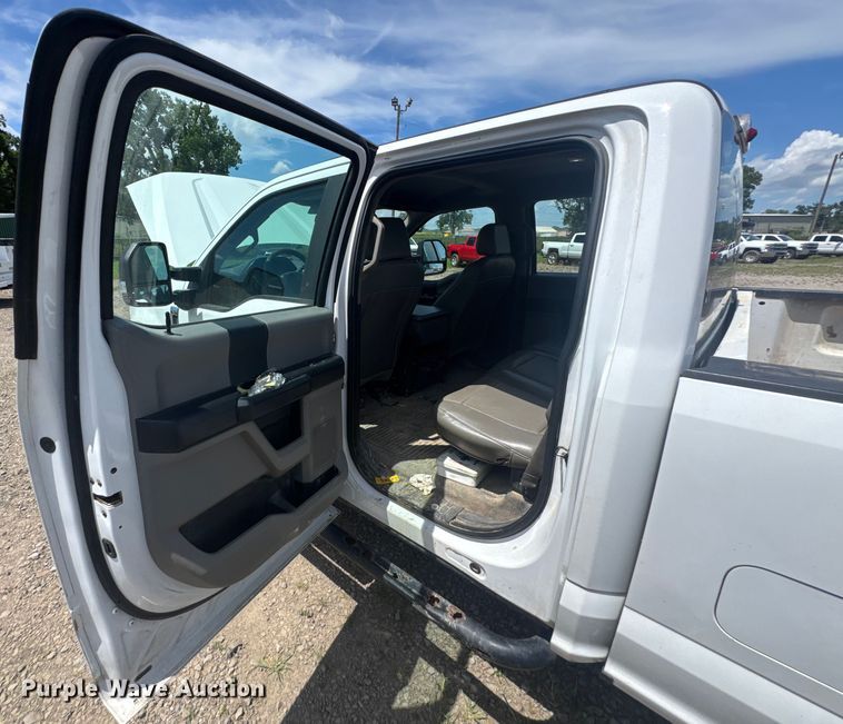 image for item DU9251 2019 Ford F250 Super Duty XL Crew Cab pickup truck