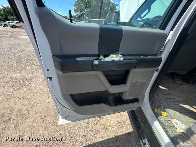 image for item DU9251 2019 Ford F250 Super Duty XL Crew Cab pickup truck