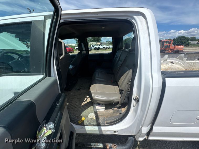 image for item DU9251 2019 Ford F250 Super Duty XL Crew Cab pickup truck