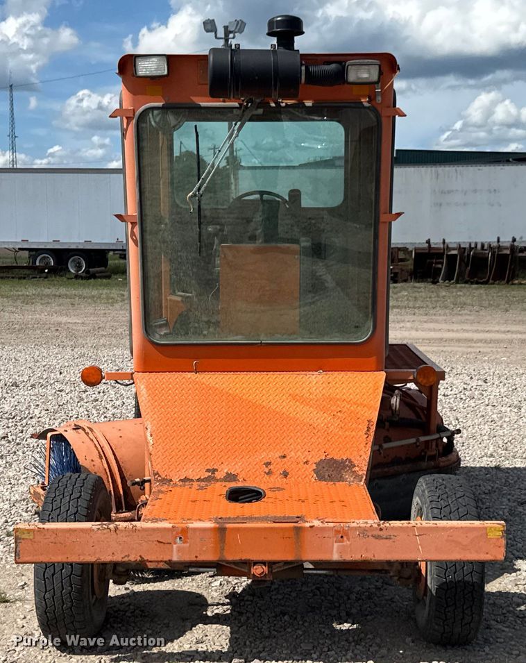 image for item DU9252 2001 Broce CR350 broom