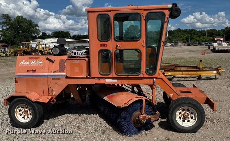 image for item DU9252 2001 Broce CR350 broom